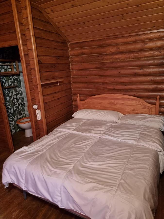 Camping Fuente De Piedra Bagian luar foto