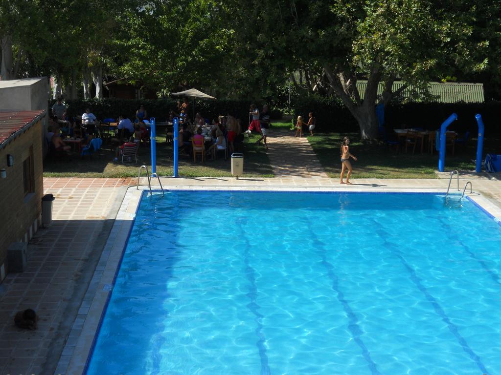 Camping Fuente De Piedra Bagian luar foto