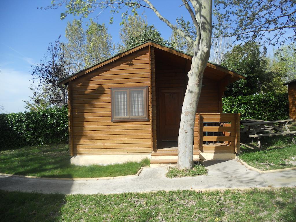 Camping Fuente De Piedra Bagian luar foto