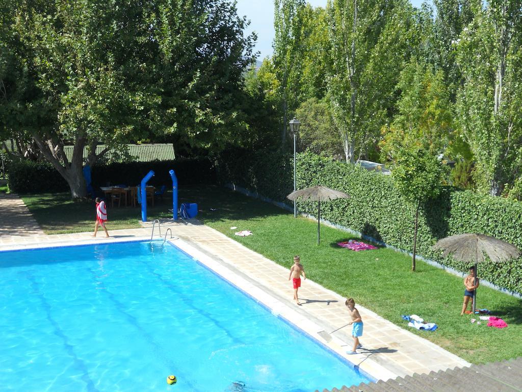 Camping Fuente De Piedra Bagian luar foto