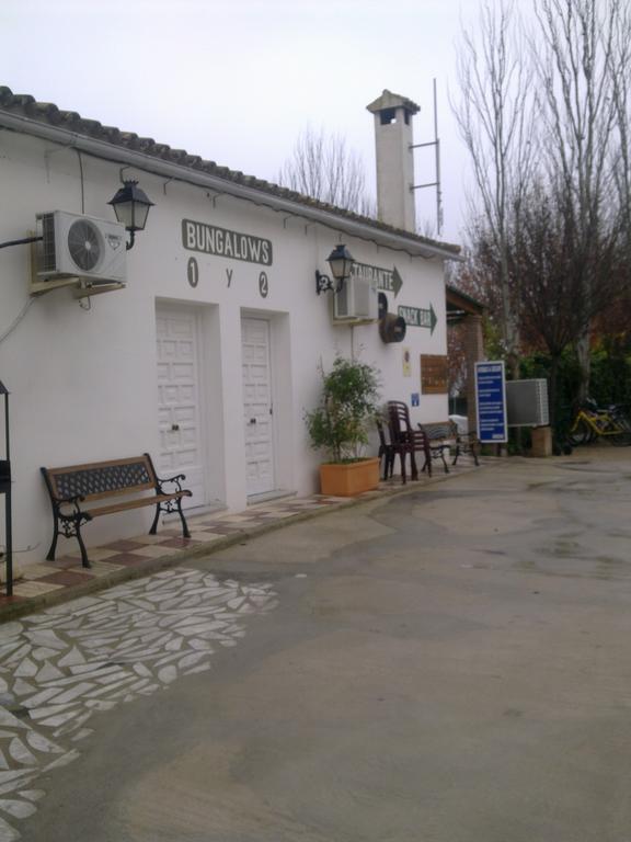 Camping Fuente De Piedra Bagian luar foto