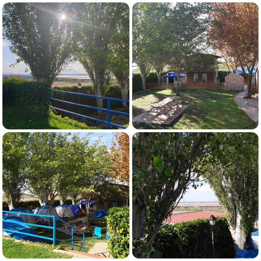 Camping Fuente De Piedra Bagian luar foto